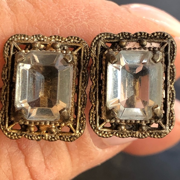 Vintage blue ice emerald-cut earrings set in rustic silver filigree - Picture 8 of 9